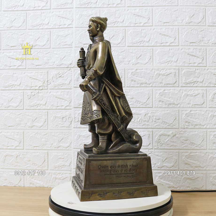 Tỷ lệ h&igrave;nh khối tượng Trần Hưng Đạo đạt chuẩn